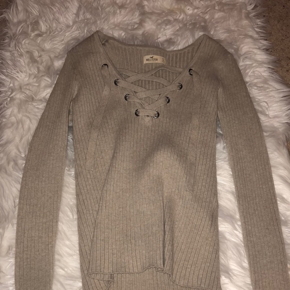 Hollister sweater WORN ONCE - Picture 1 of 2